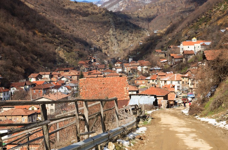 България е държава в която има над 5 000 села