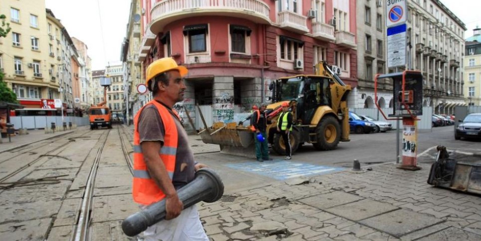Ремонтът на ул. Граф Игнатиев продължава въпреки изтеклите срокове. Софиянци