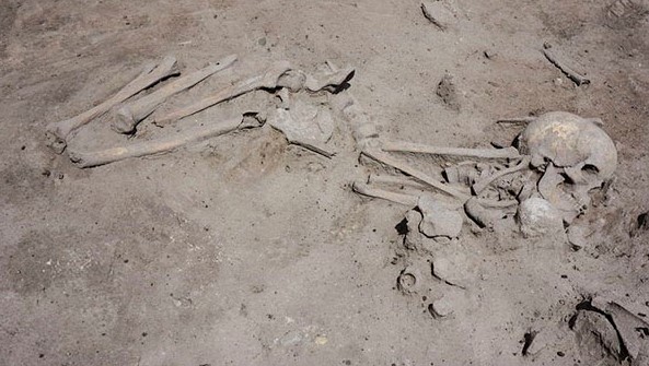 Скелет на около 7000 години в раннонеолитен гроб откри в