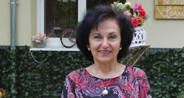 Д р Мария Папазова е родена през 1957 г в Поморие