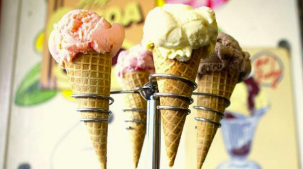 Сладоледът е любима храна за малки и големи през лятото