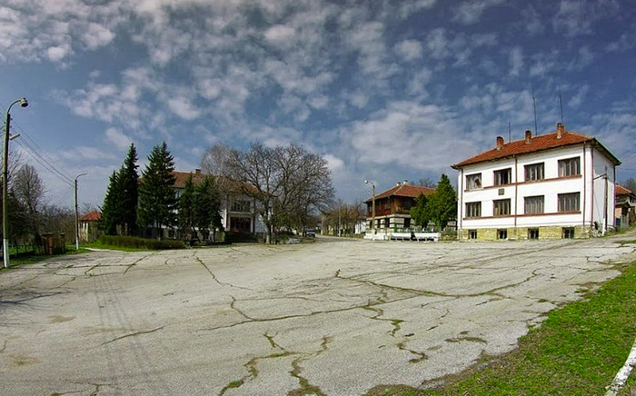 Село Шишенци е малко селце на пръв поглед подобно на
