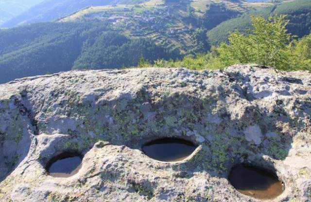Белинташ е една от най популярните природни забележителности в България Мястото