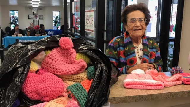 Роуз Валдез започнала да плете на 90 годишна възраст и решила