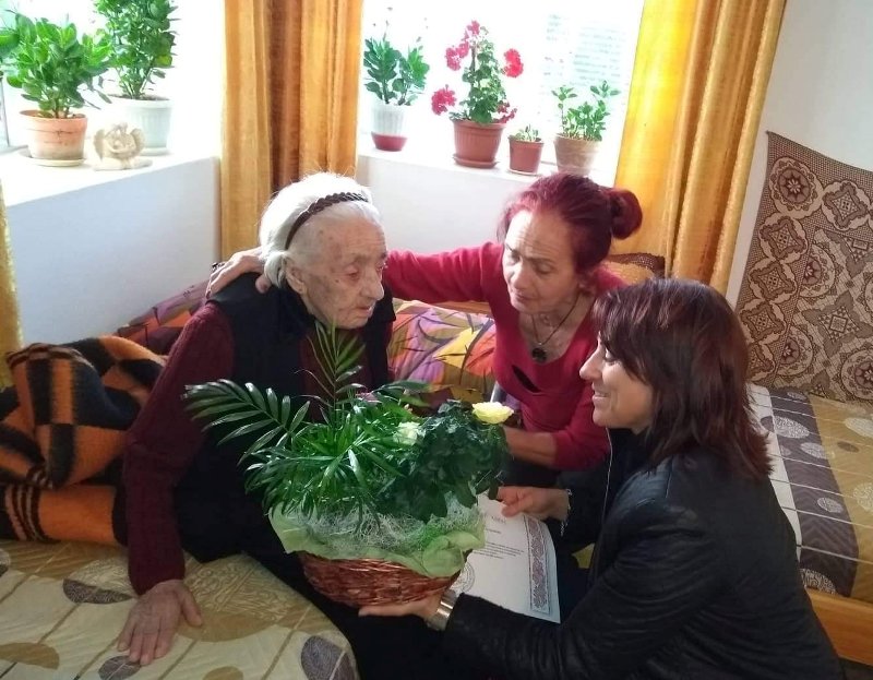 100 годишен юбилей отпразнува баба Злата Вълкова от странджанското село Граматиково