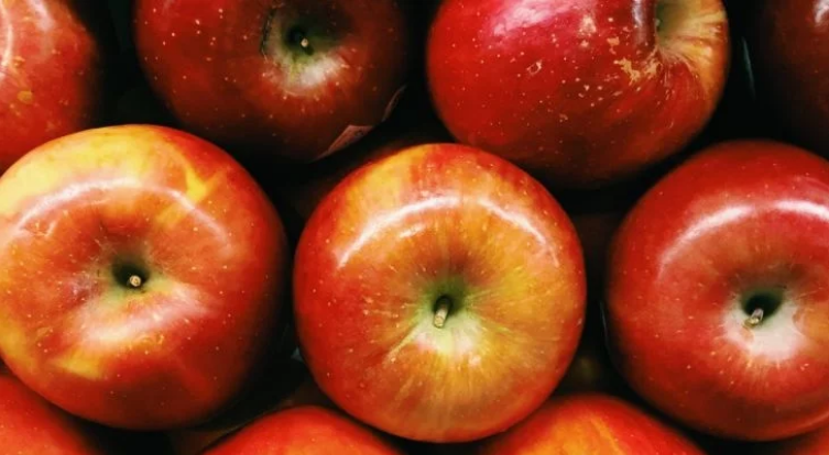 Вероятно знаете поговорката: Една ябълка на ден държи лекаря далеч“. Тези
