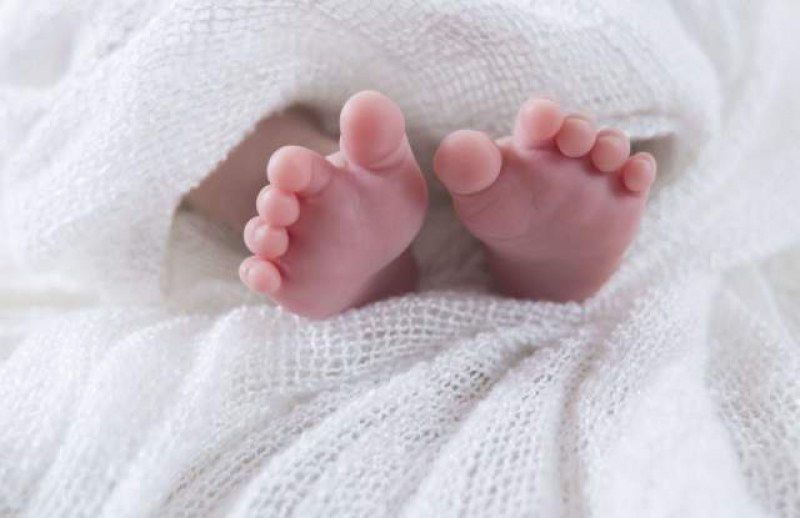 Бебе с огледално разположени органи се роди за първи път
