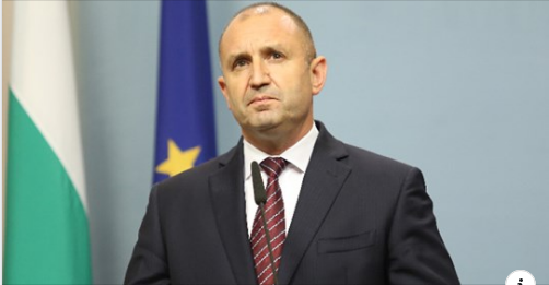 Президентът Румен Радев говори презди минути пред журналисти в Пловдив