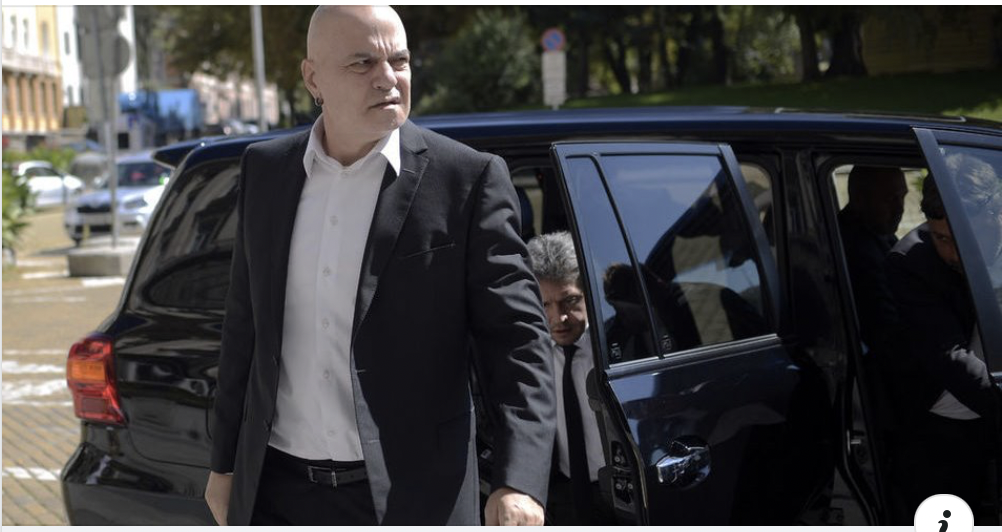 Слави Трифонов се зарича да не оставя така политическата система