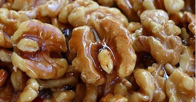 Мед и орехи комбинация особено полезна през зимния сезон Тази