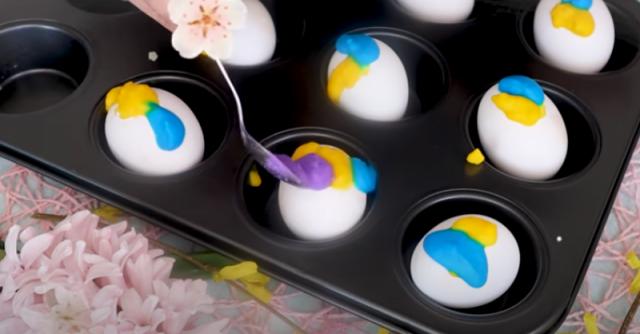 Боядисването на великденски яйца е традиция, така че с наближаването