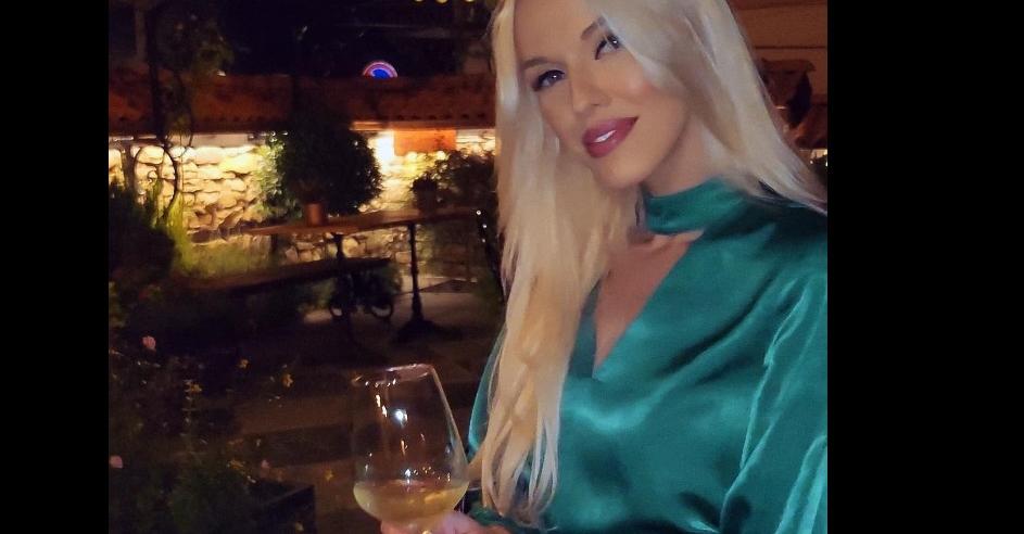 Известна наша водеща си пусна снимка с легендата на българския