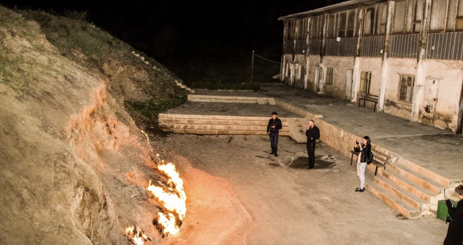 Огън гори вече 4000 години в Азербайджан Нито дъждът нито