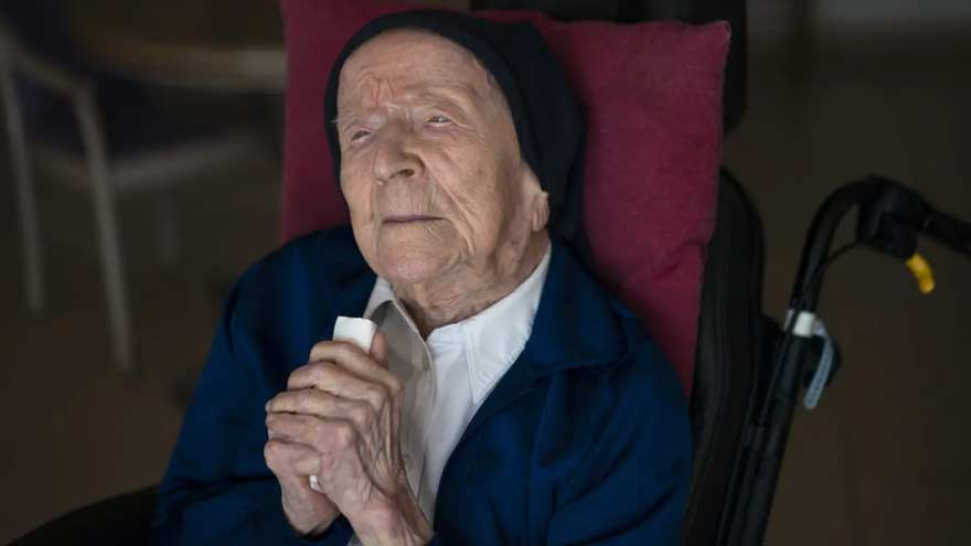 Най-старият човек в света, френската монахиня Лусил Рандон, почина на