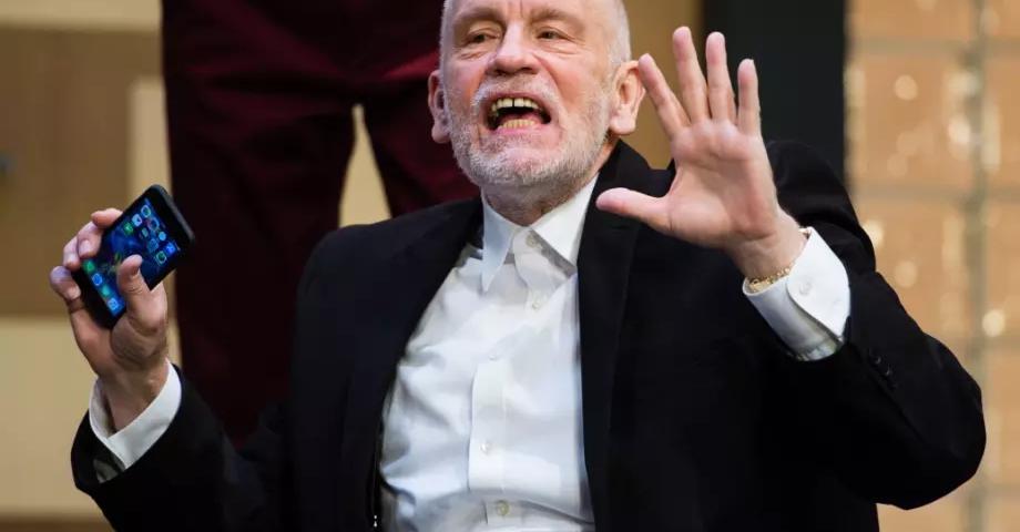 Първата вечер от гостуването на Джон Малкович на сцената на