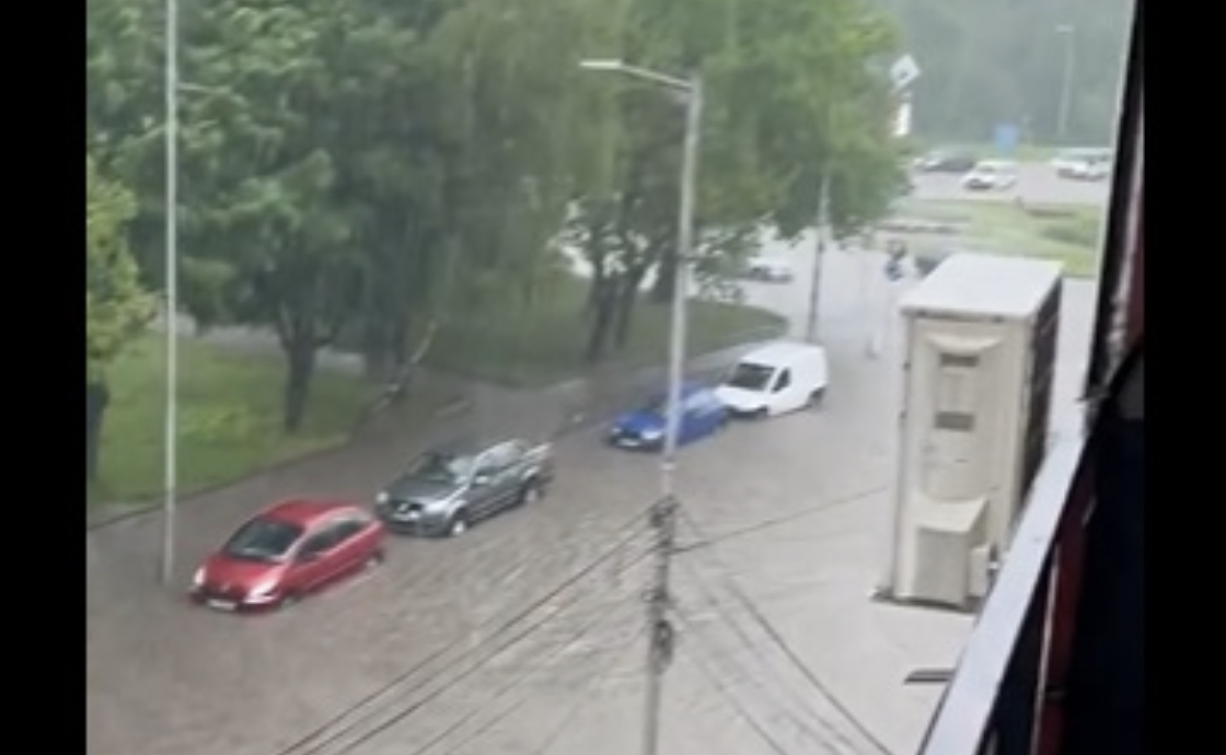 Сбъдна се прогнозата за проливни дъждове в части от България