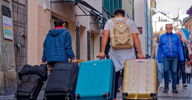 Голям европейски град забранява куфарите с колела  Съгласно нов закон