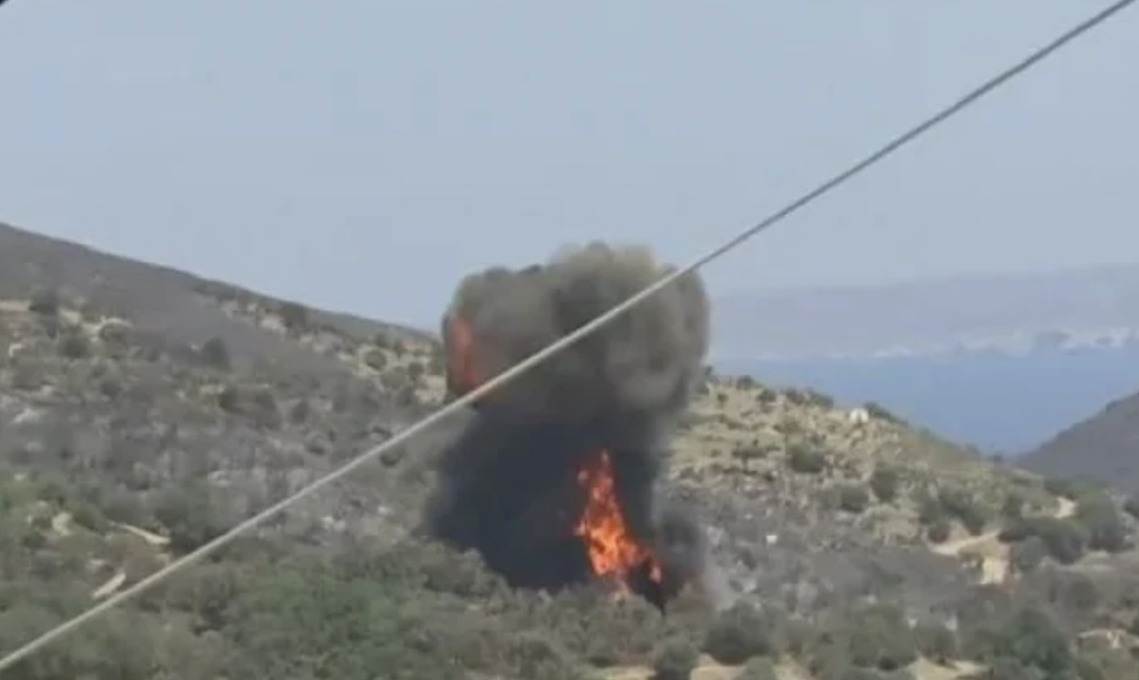 Самолет който участва в борбата с горските пожари в Гърция