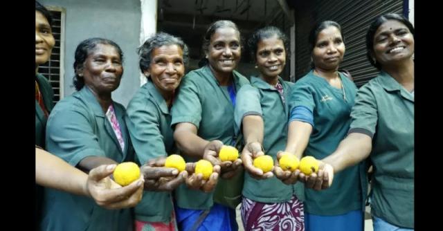 Единадесет хигиенистки в южния индийски щат Керала събраха пари за