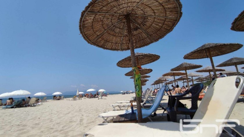 Авантата на гръцките плажове приключи. Много рядко се срещат вече заведения
