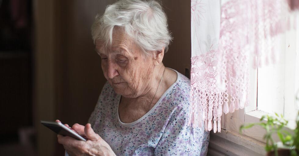 Задържаха 75 годишна жена за телефонни измами Тя е заловена
