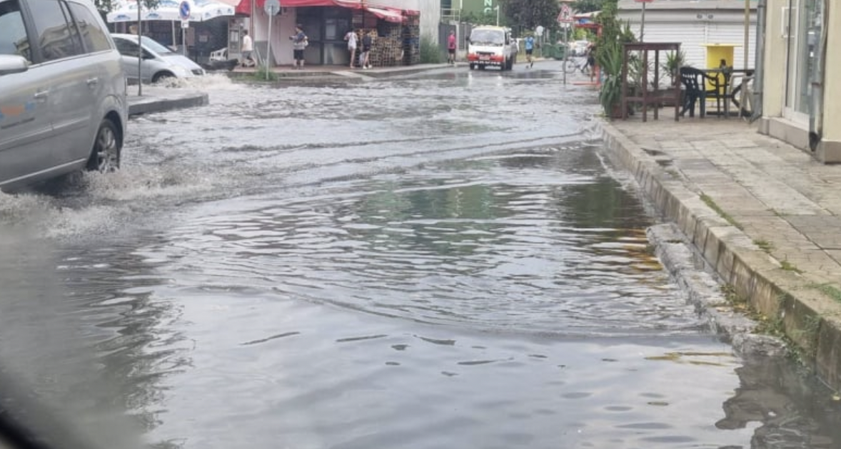 Този следобед валежи имаше в Слънчев бряг където стихията успя