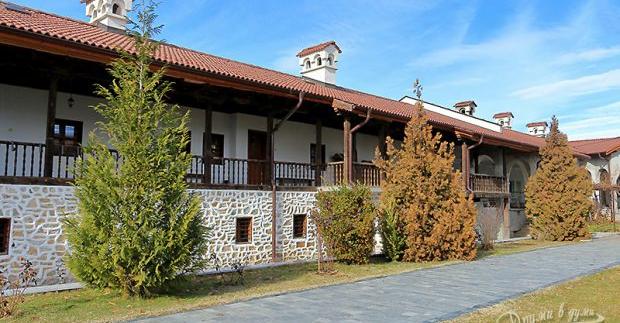 Манастирът Свети Георги Победоносец в град Хаджидимово Гоцеделчевско е известен