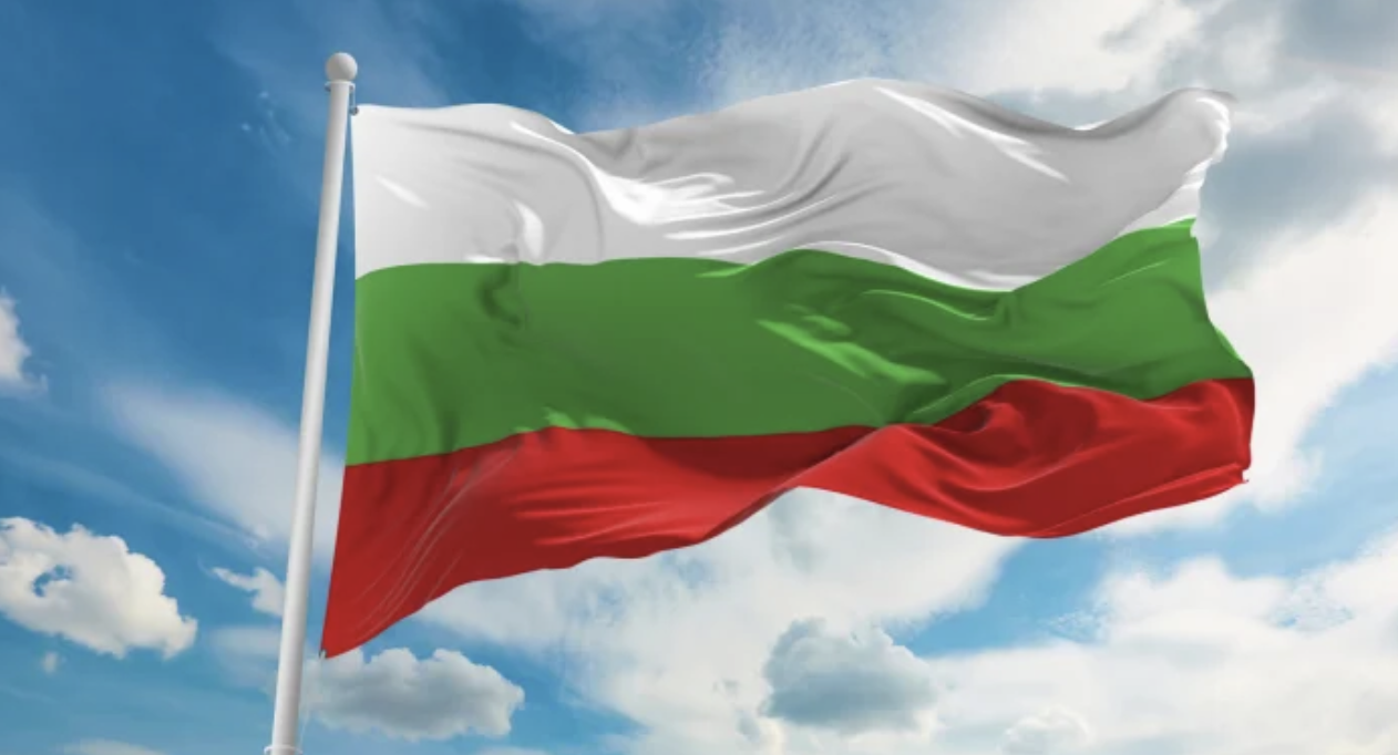 Българският национален трибагреник е узаконен от Учредителното събрание във Велико