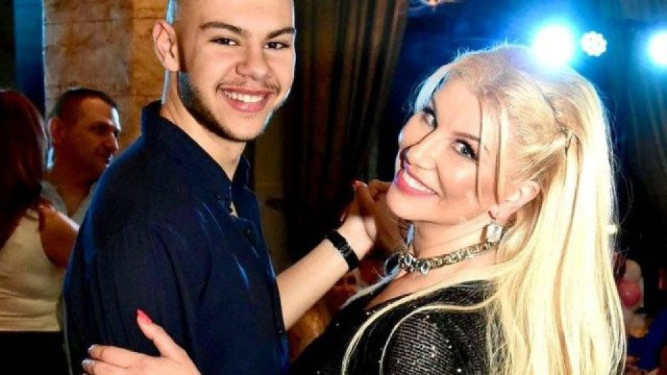 Помните певицата от зората на чалгата – Нелина, нали?! Същата