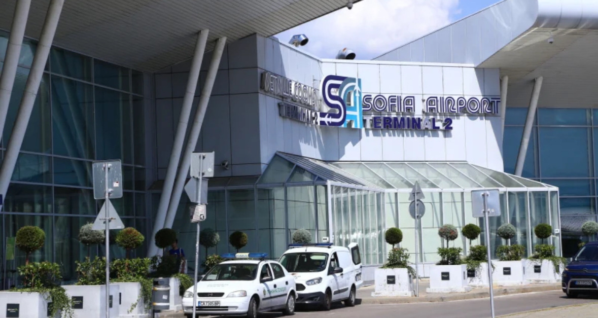 Аварийно кацане бе извършено на летище София заради болен пътник