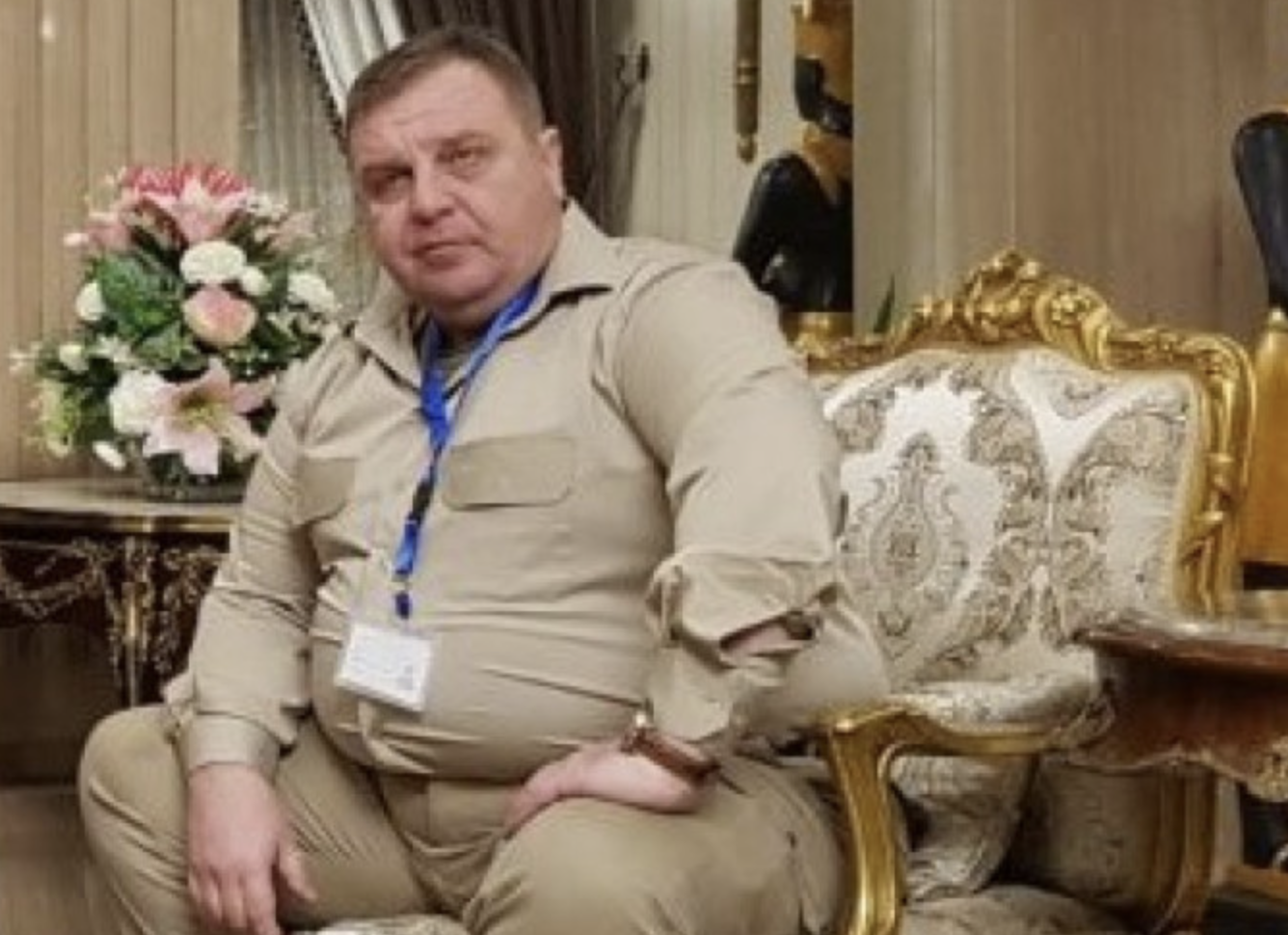 Бившият военен министър Красимир Каракачанов е претърпял голяма визуална трансформация