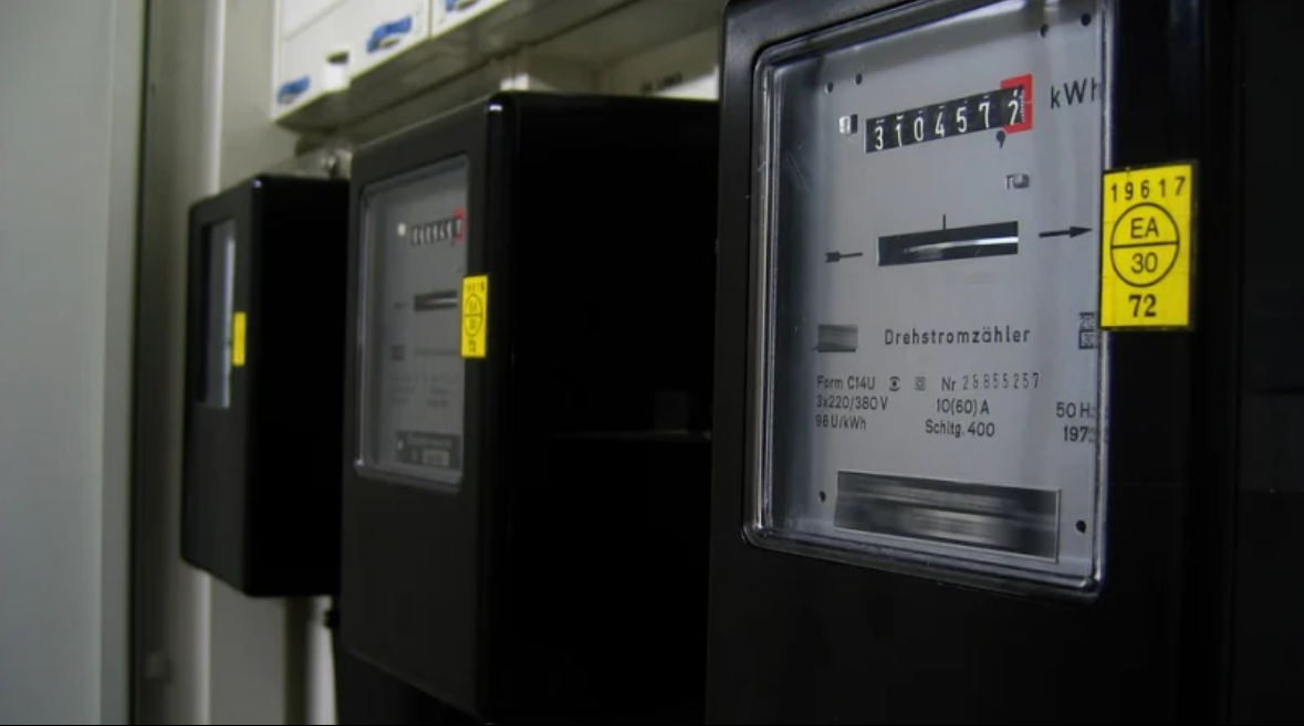 Въвеждат такса електромер за домакинствата в България тоест битовите потребители