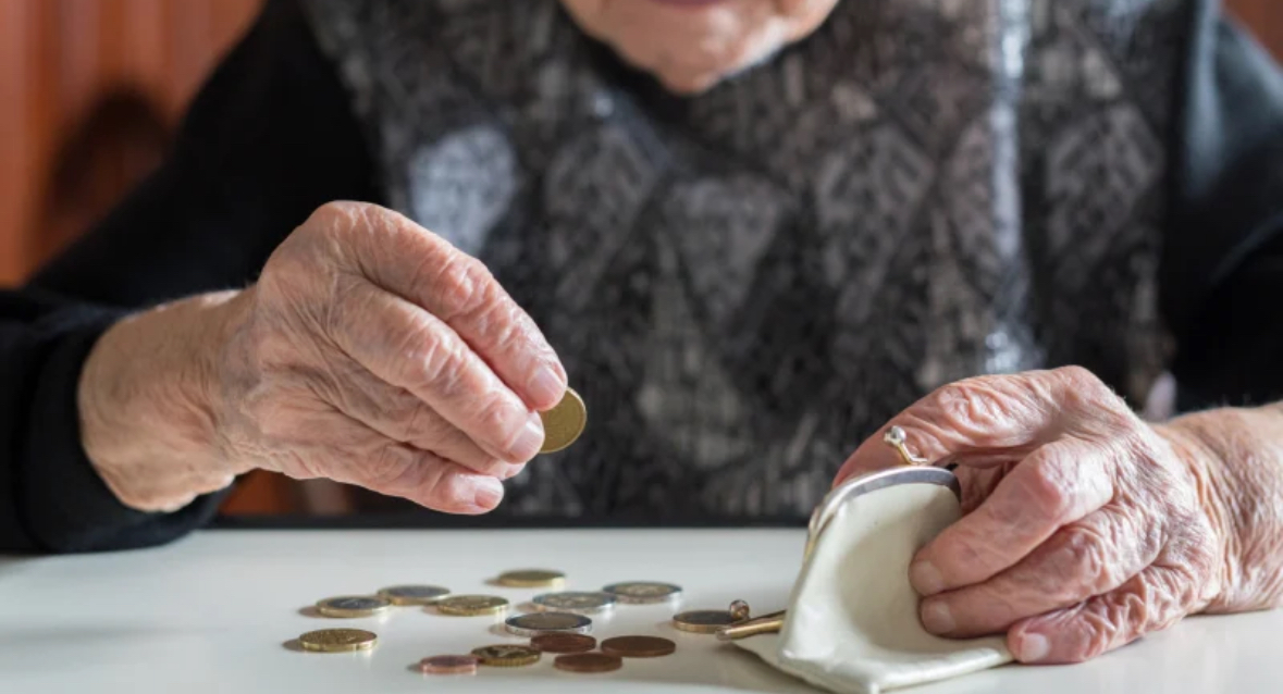 Социалната пенсия за старост ще се увеличи от 276 64 лв