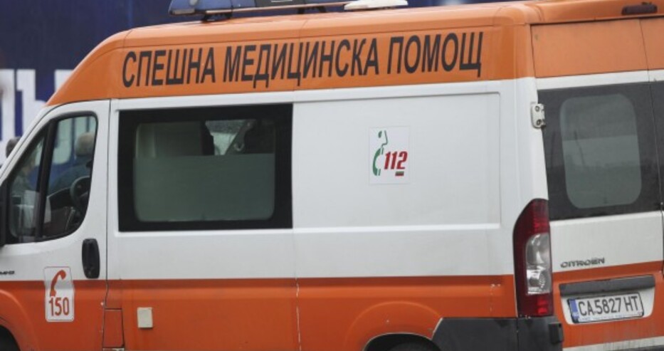 Автобус пътуващ по линията София – Златоград се обърна край