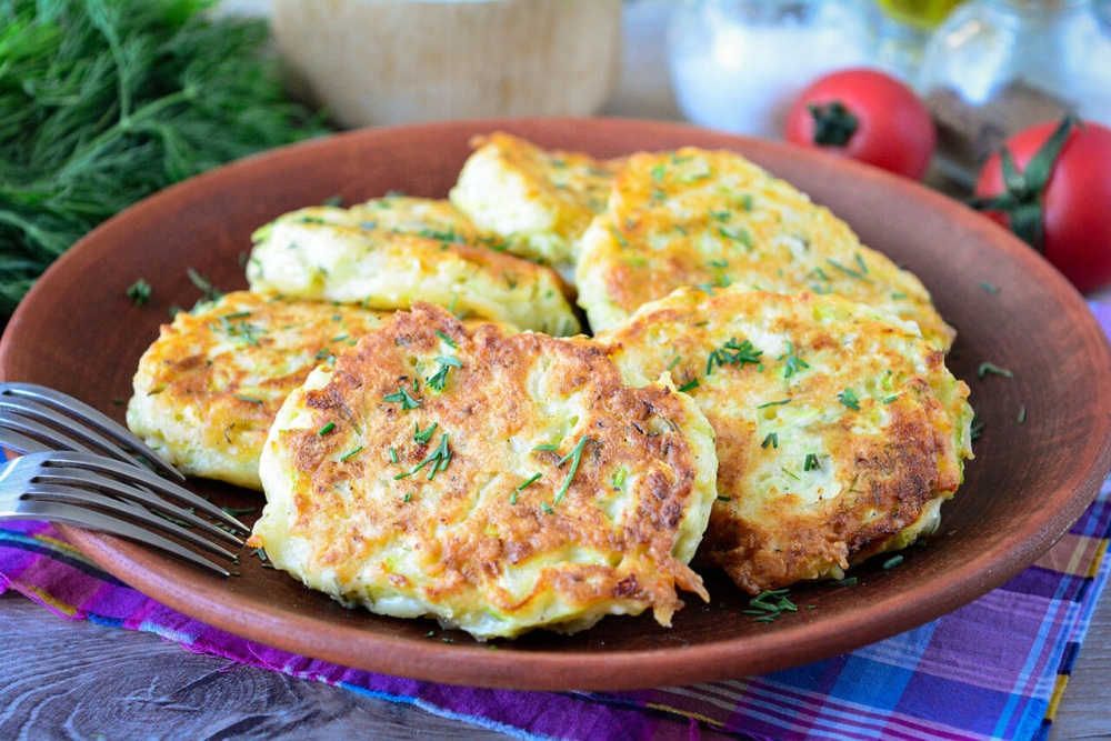 През пролетно летния сезон пърженките с тиквички са по актуални от всякога