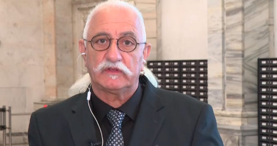 Наричат ме мръсно еврейско лайно скапан чифут но няма да