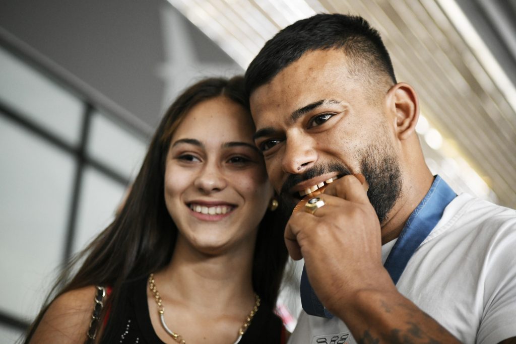 Бронзовият олимпийски медалист в категория до 73 килограма във вдигането