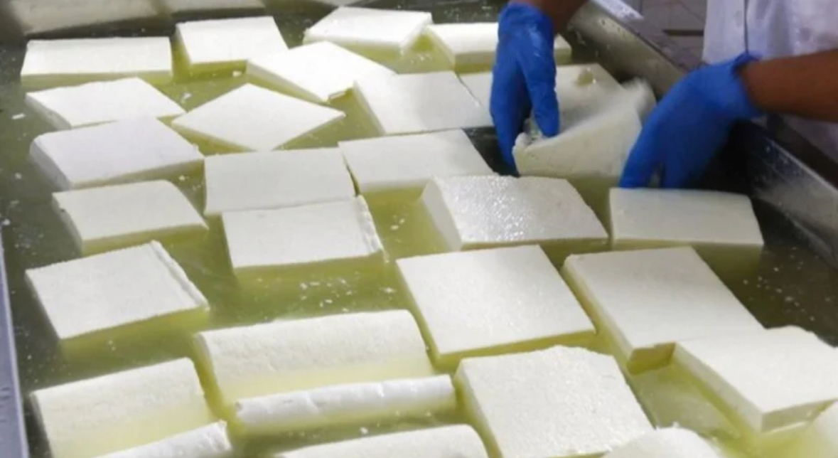 На пазара в България мамят потребителите като продават сирене със