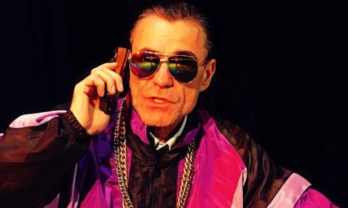 Роден е на 11 август 1967 г в Силистра Завършва НАТФИЗ със специалност