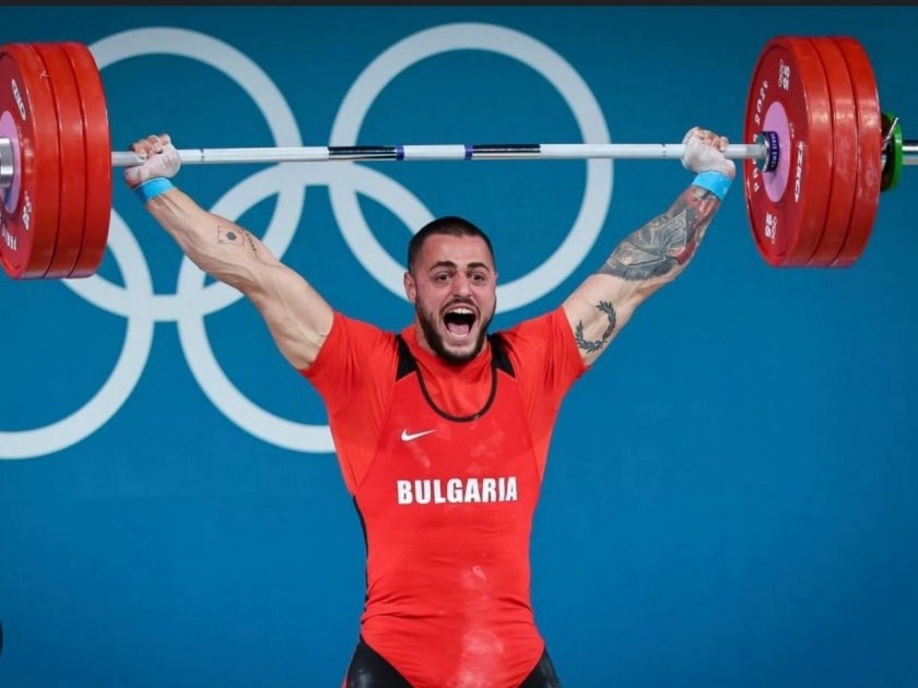 Олимпийският шампион и световен рекордьор по вдигане на тежести Карлос