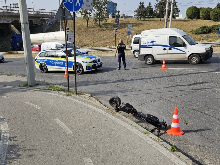 Млад мъж е починал на място след като се е