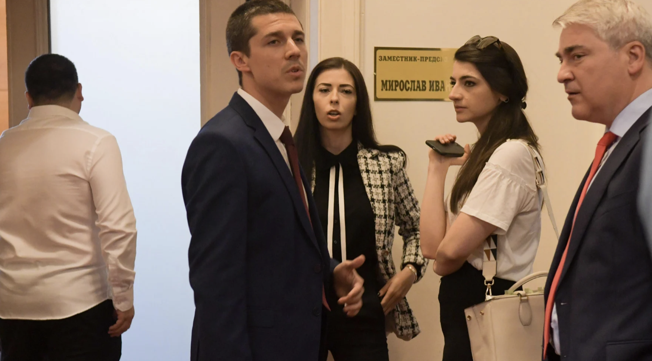 ПП тръгна по пътя на разпада Знаково лице на брокерската