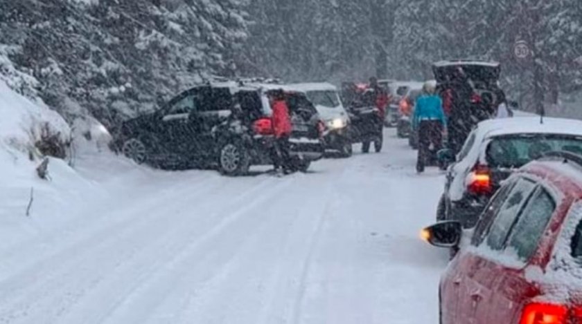 Сняг вали в почти цялата област Смолян след падане на