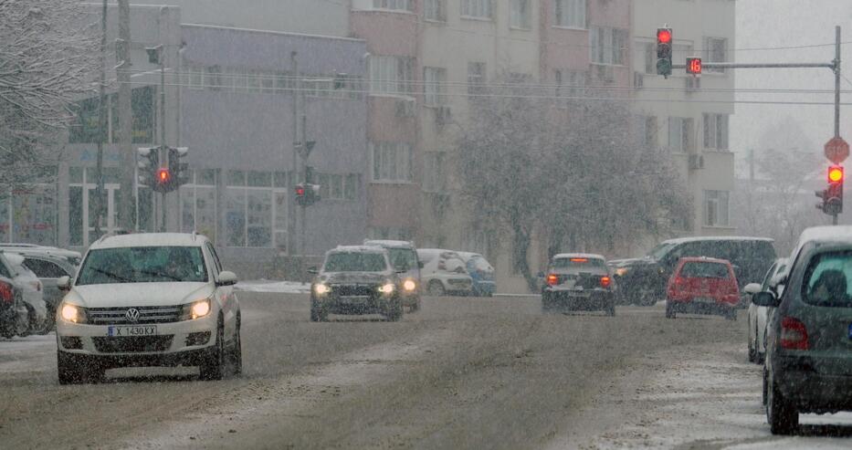 Снеговалежите в страната ще продължат до сряда а в петък