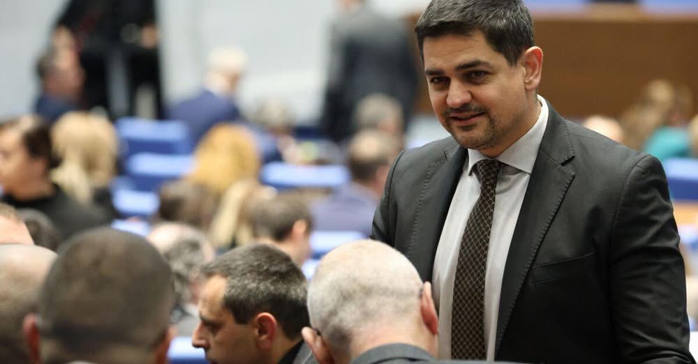 Парламентарната група на партия Морал единство чест МЕЧ преустановява съществуването