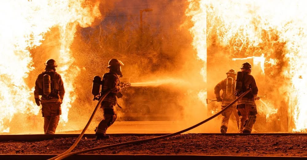 Трима души са загинали при пожар в хотел в турския