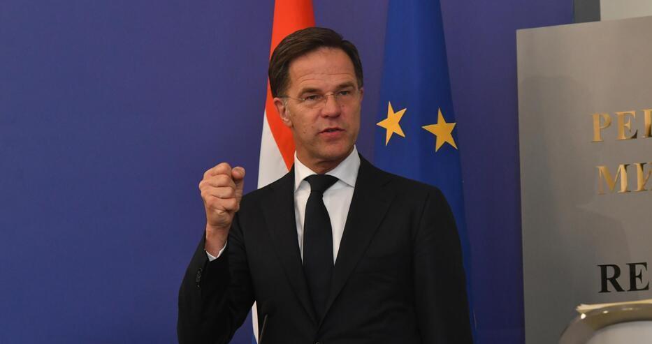 Шефът на НАТО Марк Рюте предупреди днес във Варшава че Северноатлантическият пакт