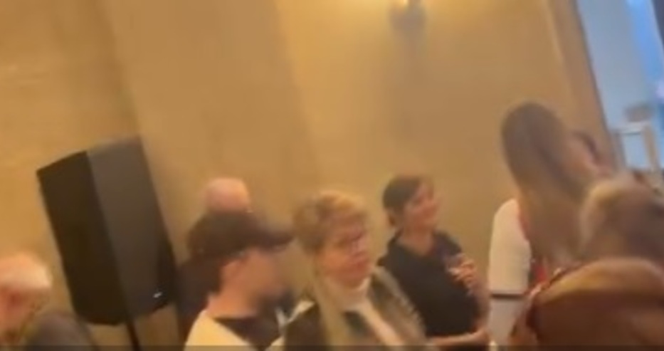 Тази вечер при откриването на изложбата Изкуството да си непослушна