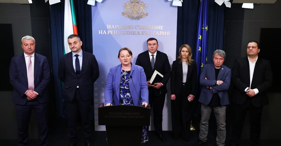 ГЕРБ СДС БСП Обединена левица и Има такъв народ излязоха със съвместна