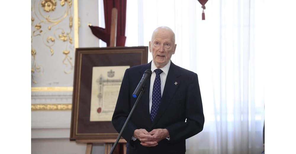 Интервюто започва с въпрос за едни от първите ключови моменти